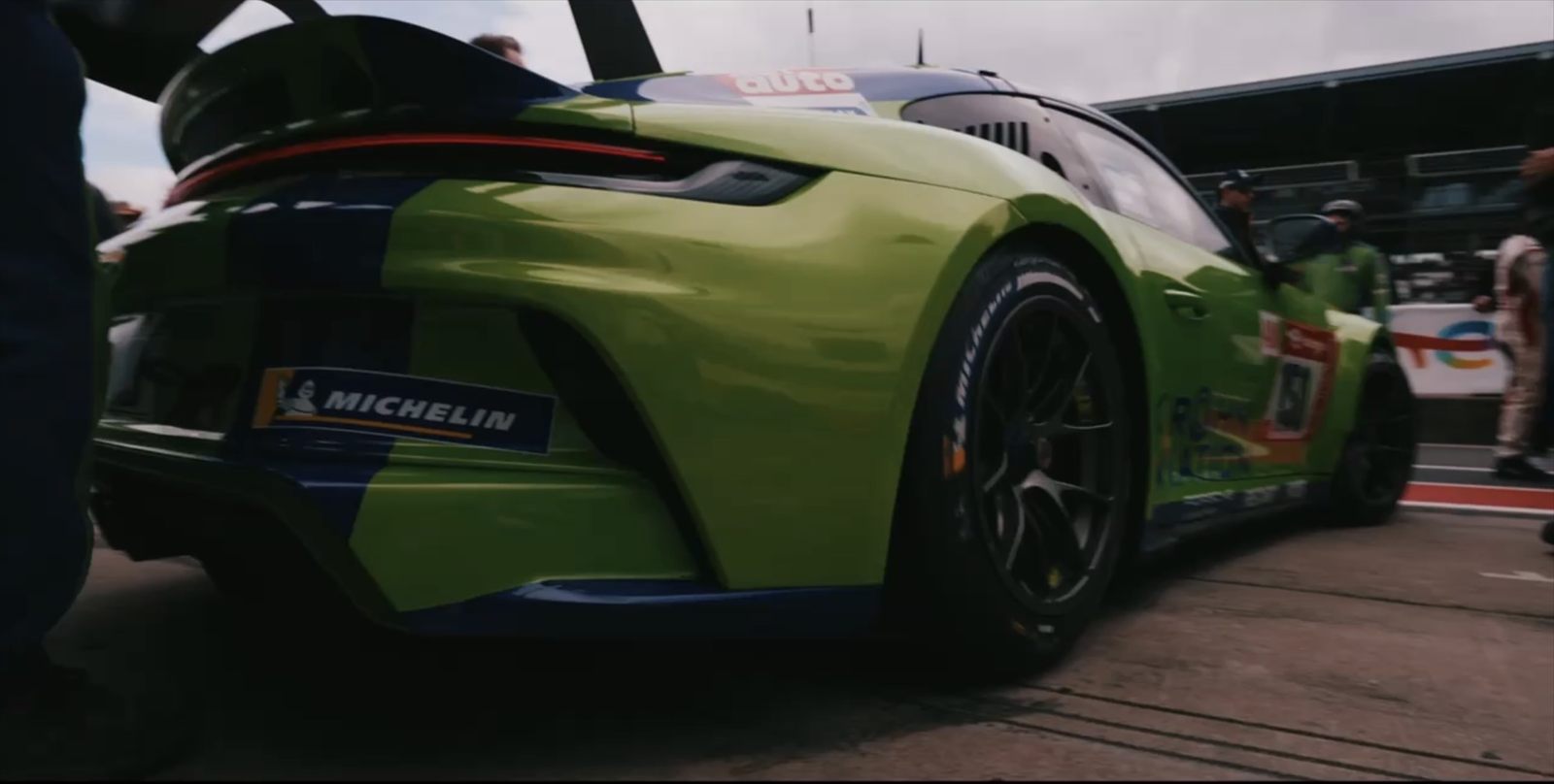 Standbild aus der 24h-Nürburgring-Doku für RPM Racing